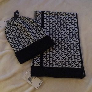 SALE🌟MICHAEL KORS hat and scarf set ❄️